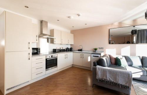 Canon's Marsh Apartment | Boat House - Luxe Apt with River View - Next to Harbour & Cafes