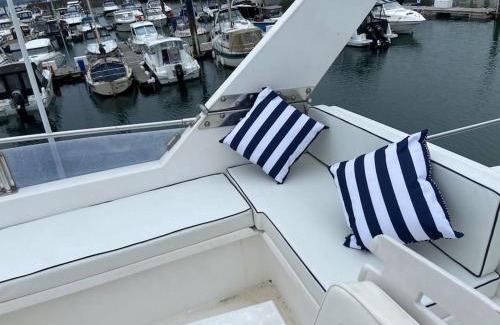 Torquay City Centre Boat Rental | Boat in Torquay marina