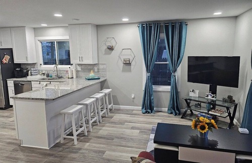 Harrison House | Boaters Paradise: Stay, Sail, and Dine!