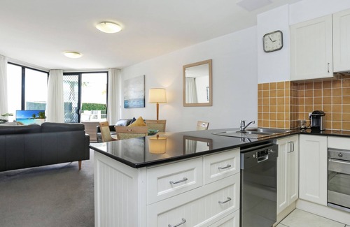 Tea Gardens Apartment | Boathouse 107 Pool side apartment