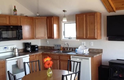 Bridgeport Cottage | Boating/Fishing Gem #1 on Oneida Lake near Bridgeport, only 20 min from Syr