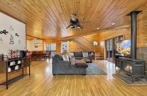 Whittier Apartment | Bocce ball, outdoor movies, close to casino/golf