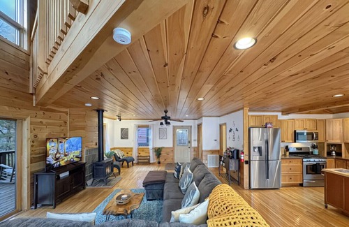 Whittier Apartment | Bocce ball, outdoor movies, close to casino/golf