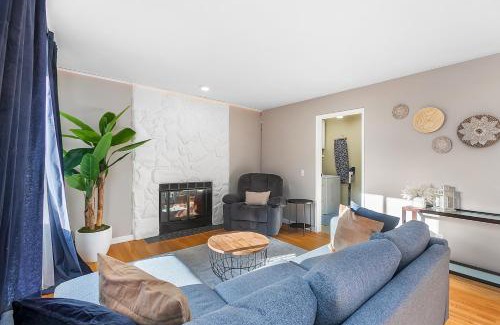 Renton Apartment | Bodur's Rustling Leaves, with BBQ, Fresh Air & Privacy