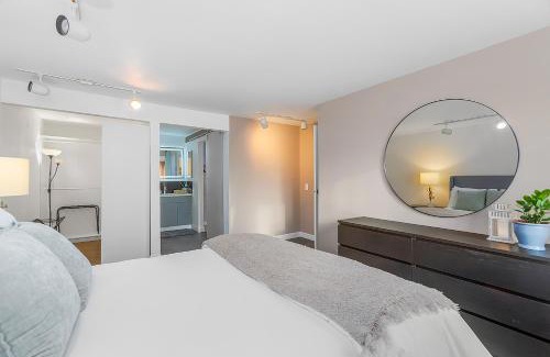 Renton Apartment | Bodur's Rustling Leaves, with BBQ, Fresh Air & Privacy