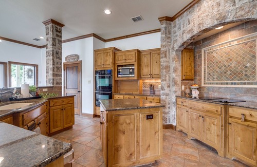 Boerne House | Boerne Hill Country 4000 sq ft Private Estate with Pool on 13+ Acres, Sleeps 12