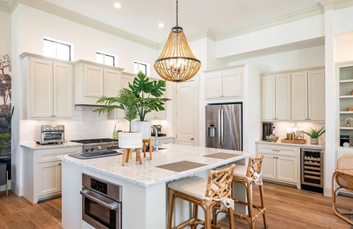 Neartown House | Boheme Haus ·Award-Winning Designer Luxury for 12· Montrose ·3200sqft Elevator