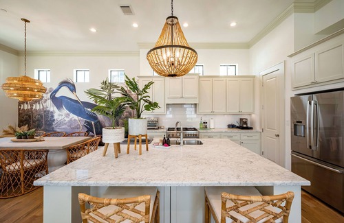 Neartown House | Boheme Haus ·Award-Winning Designer Luxury for 12· Montrose ·3200sqft Elevator