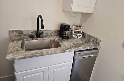 Ferndale Apartment | ¤Bohemia top king suite, hot tub, pool, games @MLC