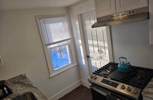 Ferndale Apartment | ¤Bohemia top king suite, hot tub, pool, games @MLC
