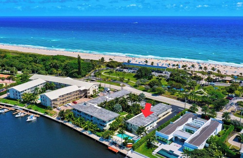 Ocean Ridge Condo | Bohemian Beach Getaway steps from sand