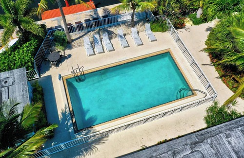 Ocean Ridge Condo | Bohemian Beach Getaway steps from sand