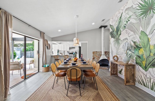 Wexford Leas House | Bohemian Tropical Paradise Palm Harbor. Pool Home. 10mins to Honeymoon Island.