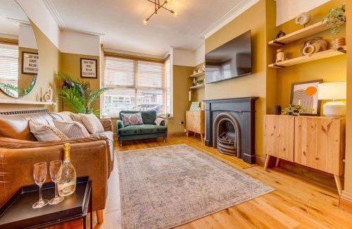 Cleethorpes House | Boho Beach House Hot Tub, 3 Bedroom