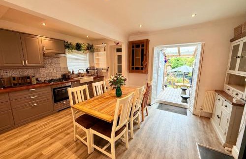 Staple Hill House | Boho-Chic Cottage Retreat