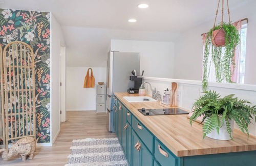 McNeil House | Boho Retreat w/Large Patio-15 min to Q2 Stadium & Domain
