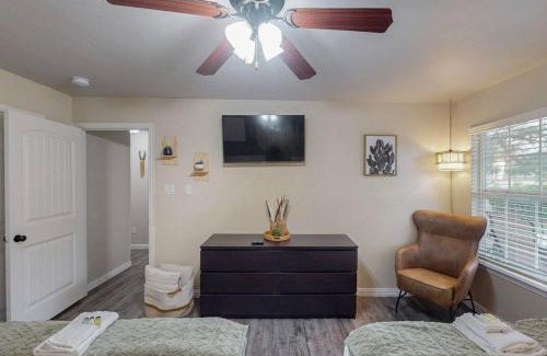 Arlington Apartment | BOHO VIBE-2 Bedroom Apartment walkable to AT&T stadium,Global Life