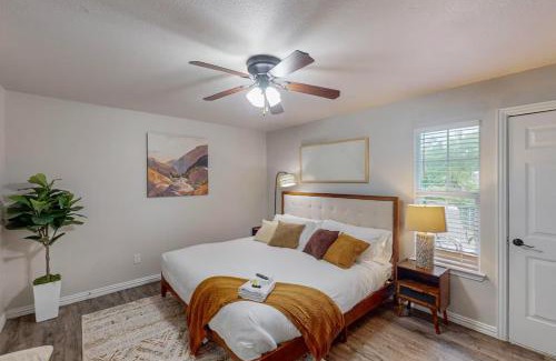 Arlington Apartment | BOHO VIBE-2 Bedroom Apartment walkable to AT&T stadium,Global Life