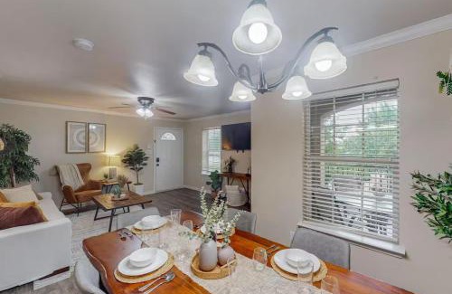 Arlington Apartment | BOHO VIBE-2 Bedroom Apartment walkable to AT&T stadium,Global Life