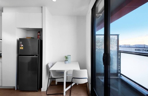 Brunswick Apartment | Boho Vibes in Authentic Brunswick Retreat