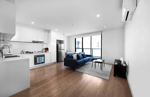 Brunswick Apartment | Boho Vibes in Authentic Brunswick Retreat