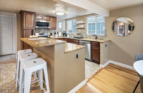 Veterans Park Cottage | BoiseWhitewaterCottage Bike Downtown or on the Greenbelt by the Boise River