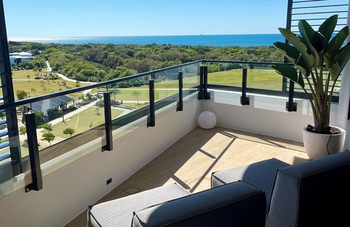 Bokarina Apartment | Bokarina Luxury Beach Escape | Stunning view | 200m to Beach | Heated Pool