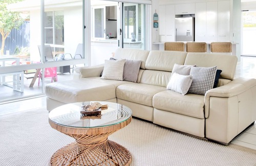 Bokarina House | Bokarina Seaside Escape: Only steps to the Beach