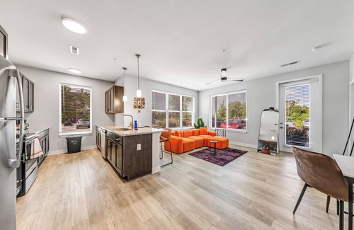 St. Peters Apartment | Bold 1164 I Parking I Pool I Gym I Parking