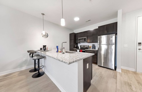 St. Peters Apartment | Bold 2129 I Modern Apartment with Free Parking