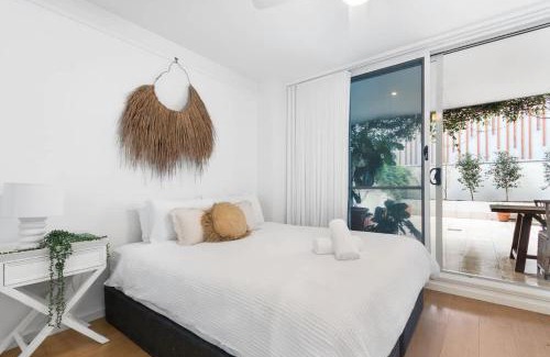Newcastle Apartment | Bolton - Spacious Apartment with a Beautiful Courtyard
