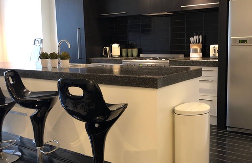 Dunedin City Centre Apartment | Bond Street Apartment Luxury 3-Bedroom