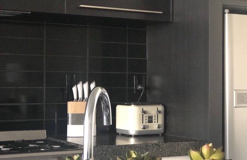 Dunedin City Centre Apartment | Bond Street Apartment Luxury 3-Bedroom