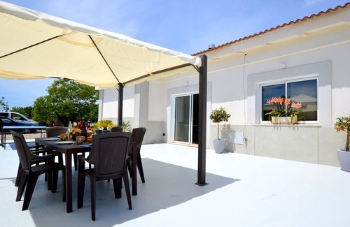 Buger Ski Chalet | Bonita casa con piscina cerca de la playa