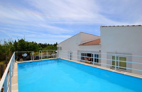 Buger Ski Chalet | Bonita casa con piscina cerca de la playa