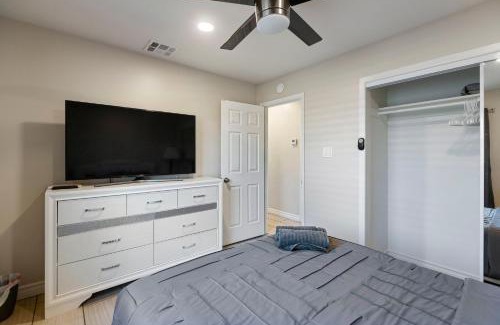 North Las Vegas Hotel | Bonita Home 4 Room- Local VIBE just 12 min to The Strip and Fremont