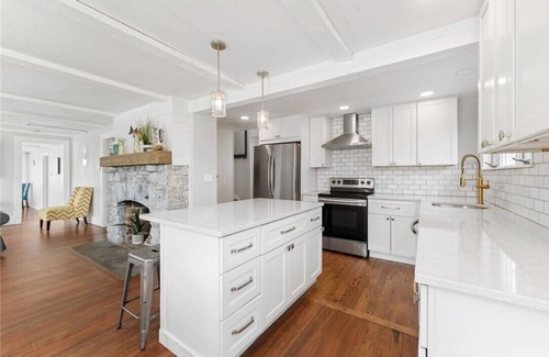 Bonnet Shores House | Bonnet Shores - Ocean Views, 5 min walk to beach, 20 min drive to Newport