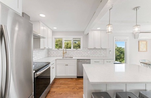 Bonnet Shores House | Bonnet Shores - Ocean Views, 5 min walk to beach, 20 min drive to Newport