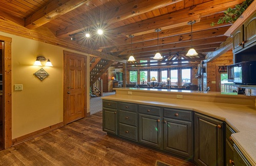 Mineral House | Book 2 nights - 3rd NIGHT FREE - Luxury log home perfect for FALL WEEKENDS!