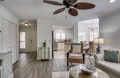 Miramar Beach House | Book 3 Nights & Get 4th Free* Charming Cottage W/Golf Cart* Pool & Beach Access