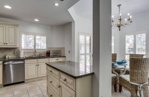 Miramar Beach House | Book 3 Nights & Get 4th Free* Charming Cottage W/Golf Cart* Pool & Beach Access