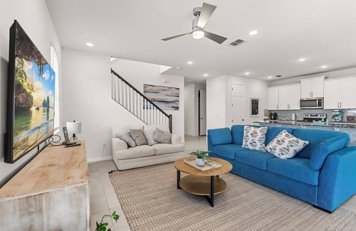 Four Corners House | Book Now and Enjoy Incredible Opening Saving rewards like bonus nights, VIP gifts, and more!