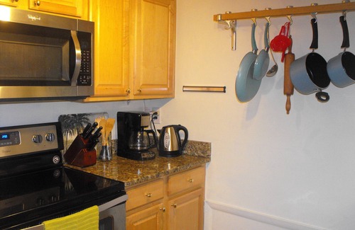 Vilano Beach House | BOOK NOW! Oct./Nov. Deals: St. Augustine tropical home nr Beach, Non-smoking