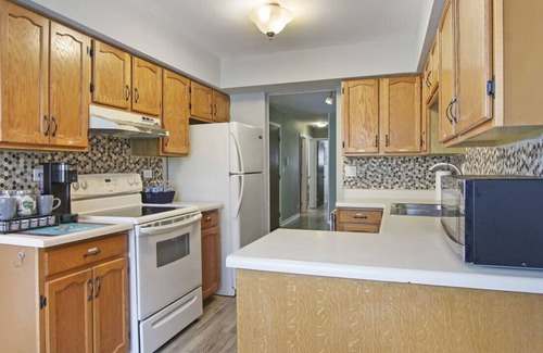 Des Plaines House | Book Now! Peaceful 2bed/2bath home