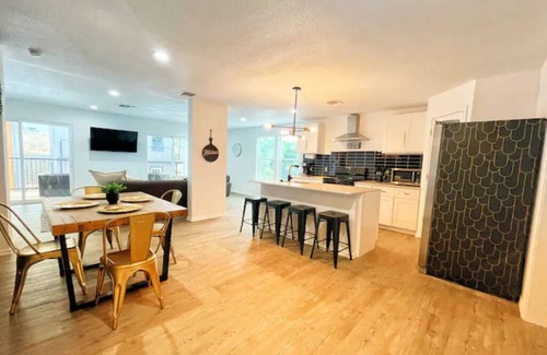 Canyon Lake House | BOOK YOUR EVENT - 4-house complex in Canyon Lake!