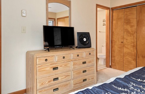 Pedlars Edge House | Book your summer at Wintergreen, pool access, grill, hiking, biking and more