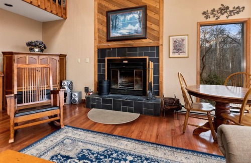 Pedlars Edge House | Book your summer at Wintergreen, pool access, grill, hiking, biking and more