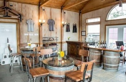 Medford Apartment | BookStayHop - Raven and Wine - Pool - Hot Tub