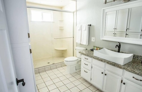 Medford Apartment | BookStayHop - Raven and Wine - Pool - Hot Tub