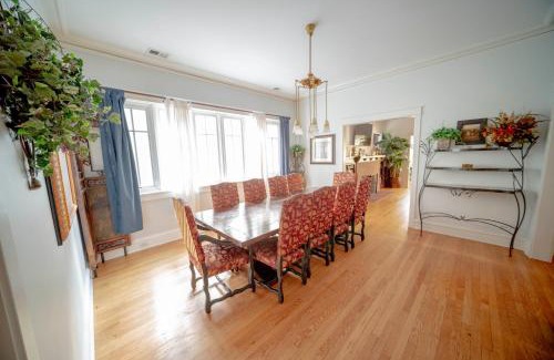 Lake View East Apartment | Bootlegger House Sleeps 10-20 Free TV & Parking